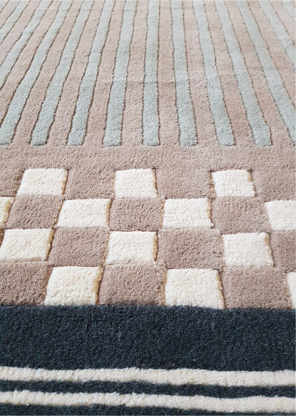 Alfombra Position tejida a mano en lana de Nueva Zelanda beige y azul
