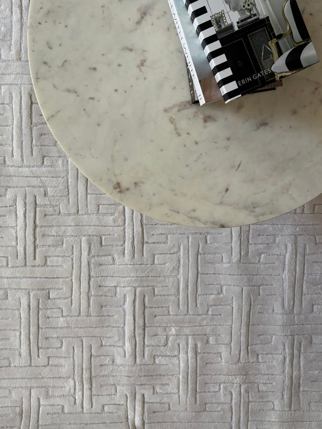 Detalle de textura brillante y suave de la alfombra Imperium