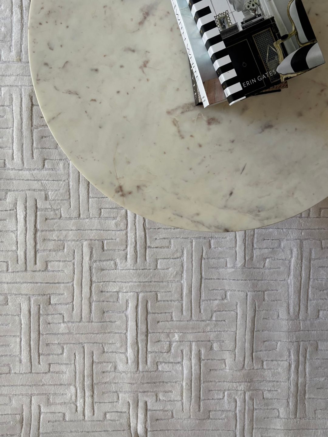 Detalle de textura brillante y suave de la alfombra Imperium