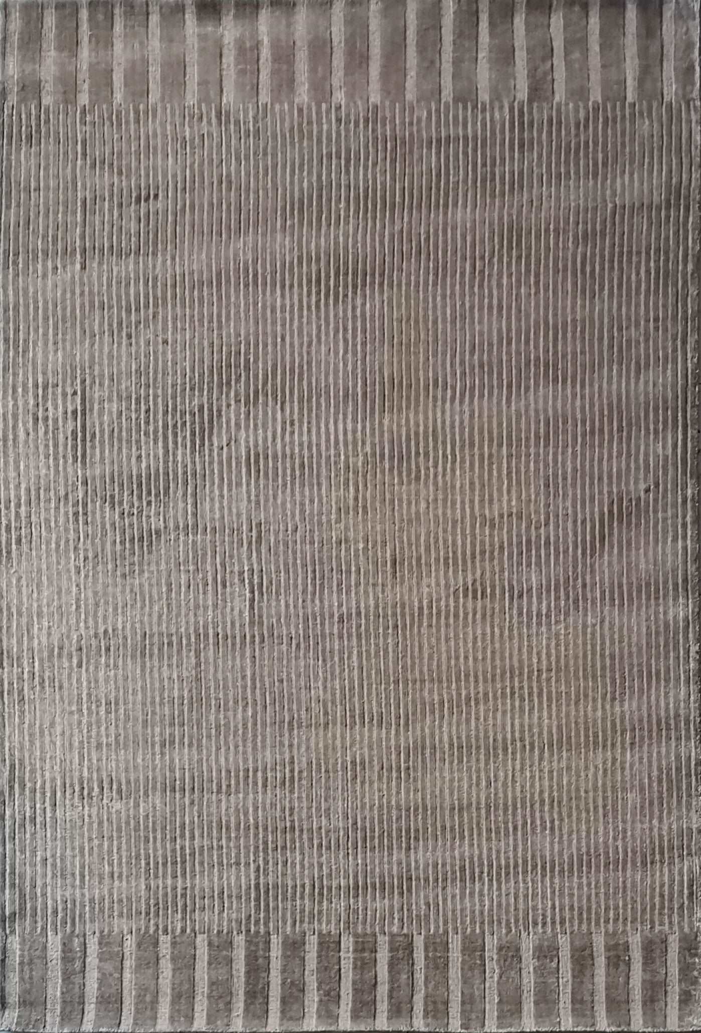 Caroom – Alfombra de viscosa neutra tejida a mano by Kaymanta, elaboración orgánica.