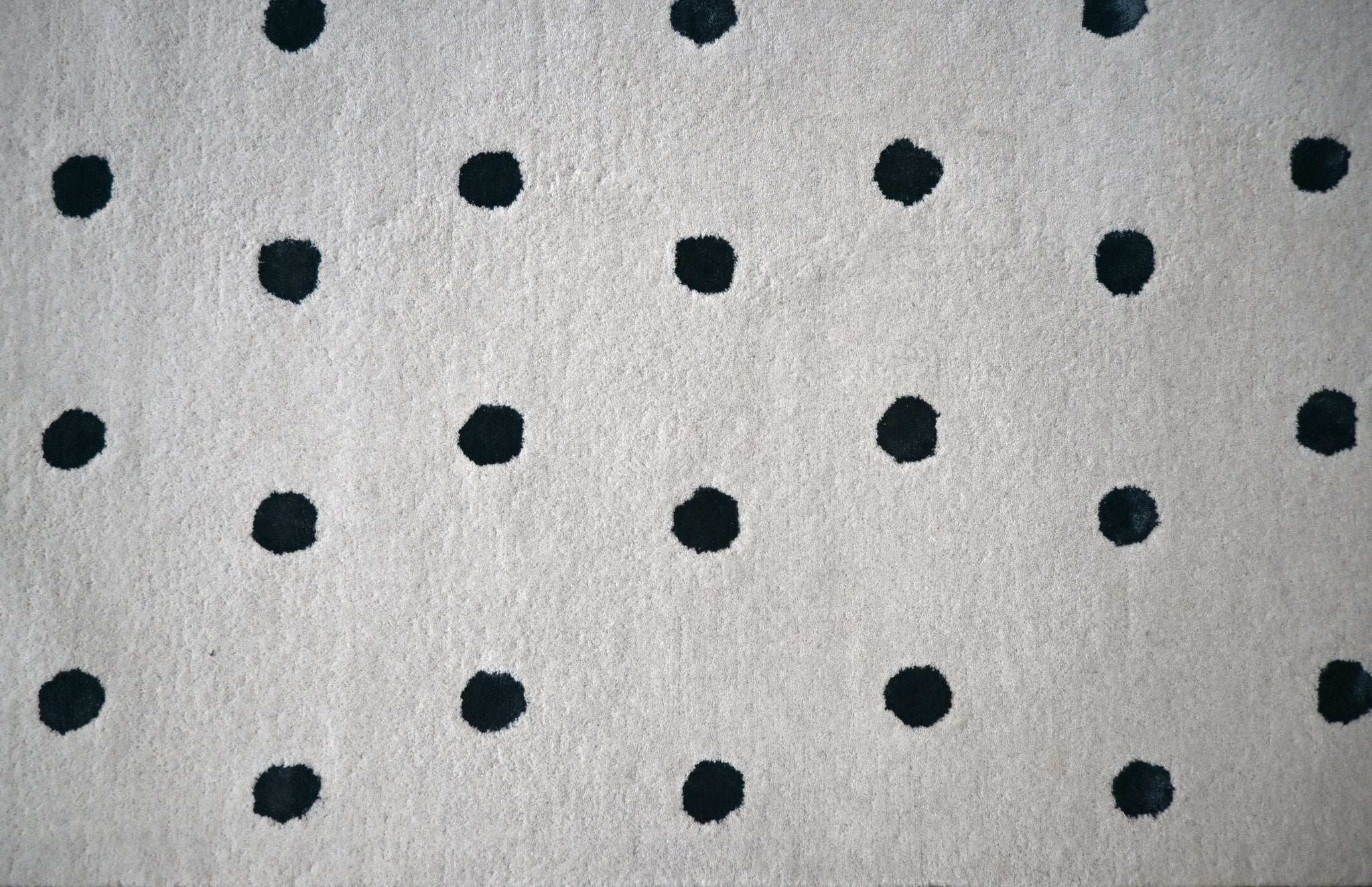 DOTS | 240 x 300 cm - alfombras_a_medida_en_lana_madrid - KAYMANTA | Sastrería de Alfombras