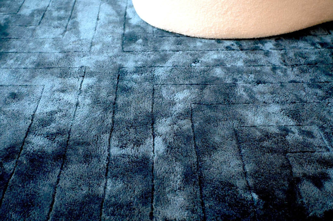Alfombra Grecia – Tejida a Mano con Diseño de Grecas Tallado | Kaymanta by Kaymanta, elaboración orgánica.