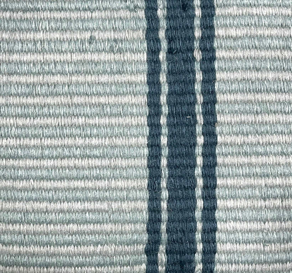 Alfombra diseño Indigo, confeccionada con material PET by Kaymanta, elaboración orgánica.