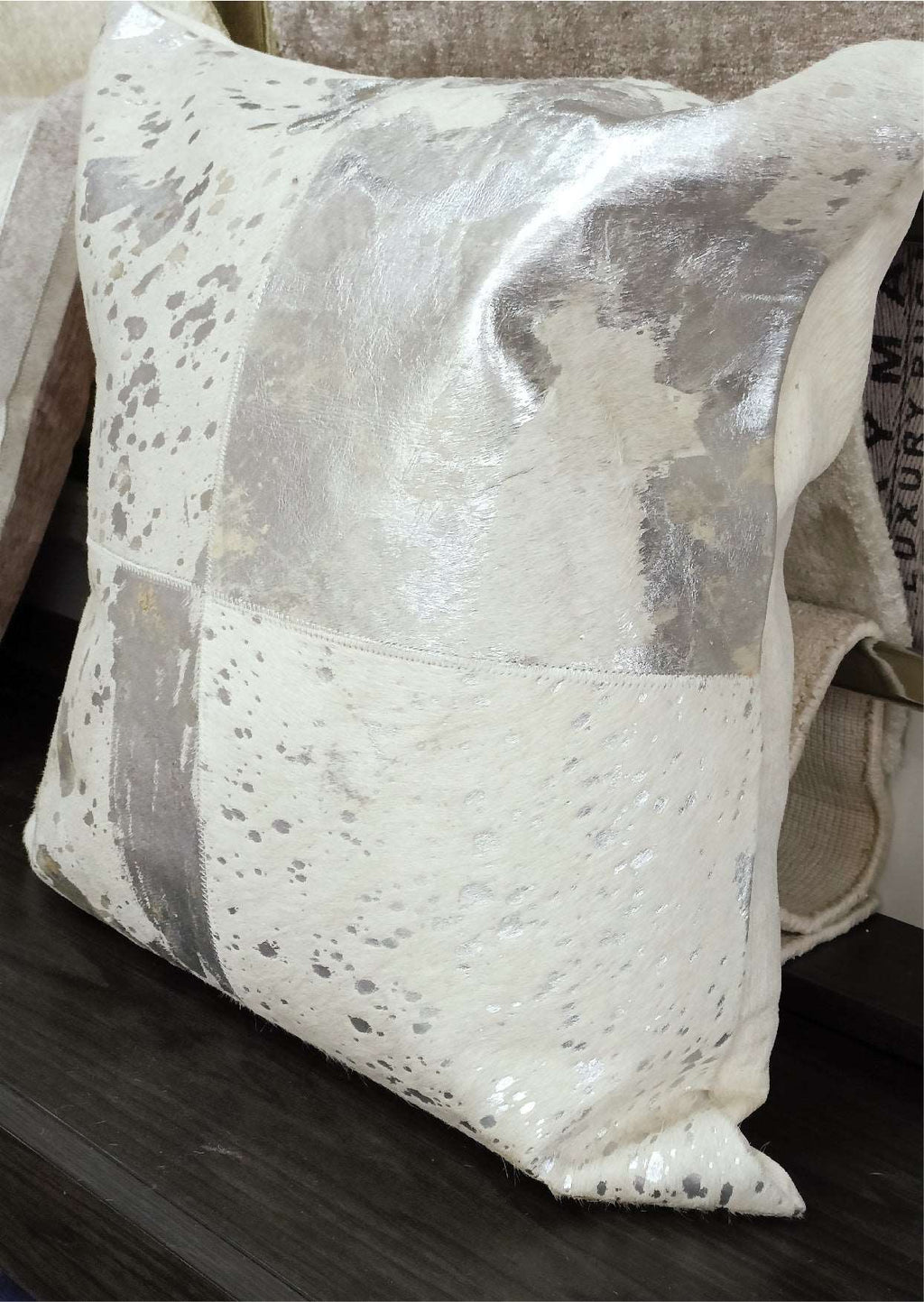 Luxury handmade genuine leather ottoman by Kaymanta by Kaymanta, elaboración orgánica.
