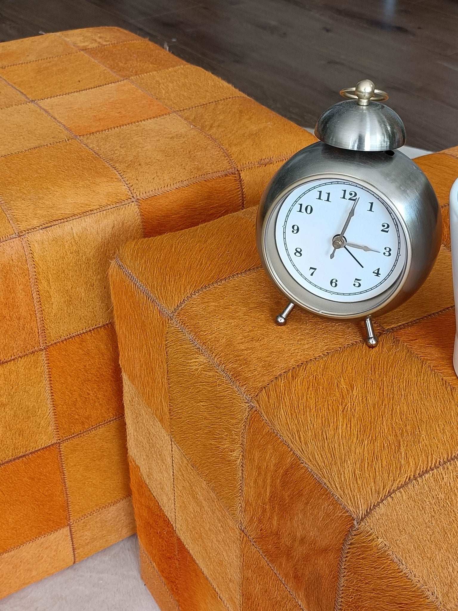 Luxury handmade genuine leather ottoman by Kaymanta by Kaymanta, elaboración orgánica.