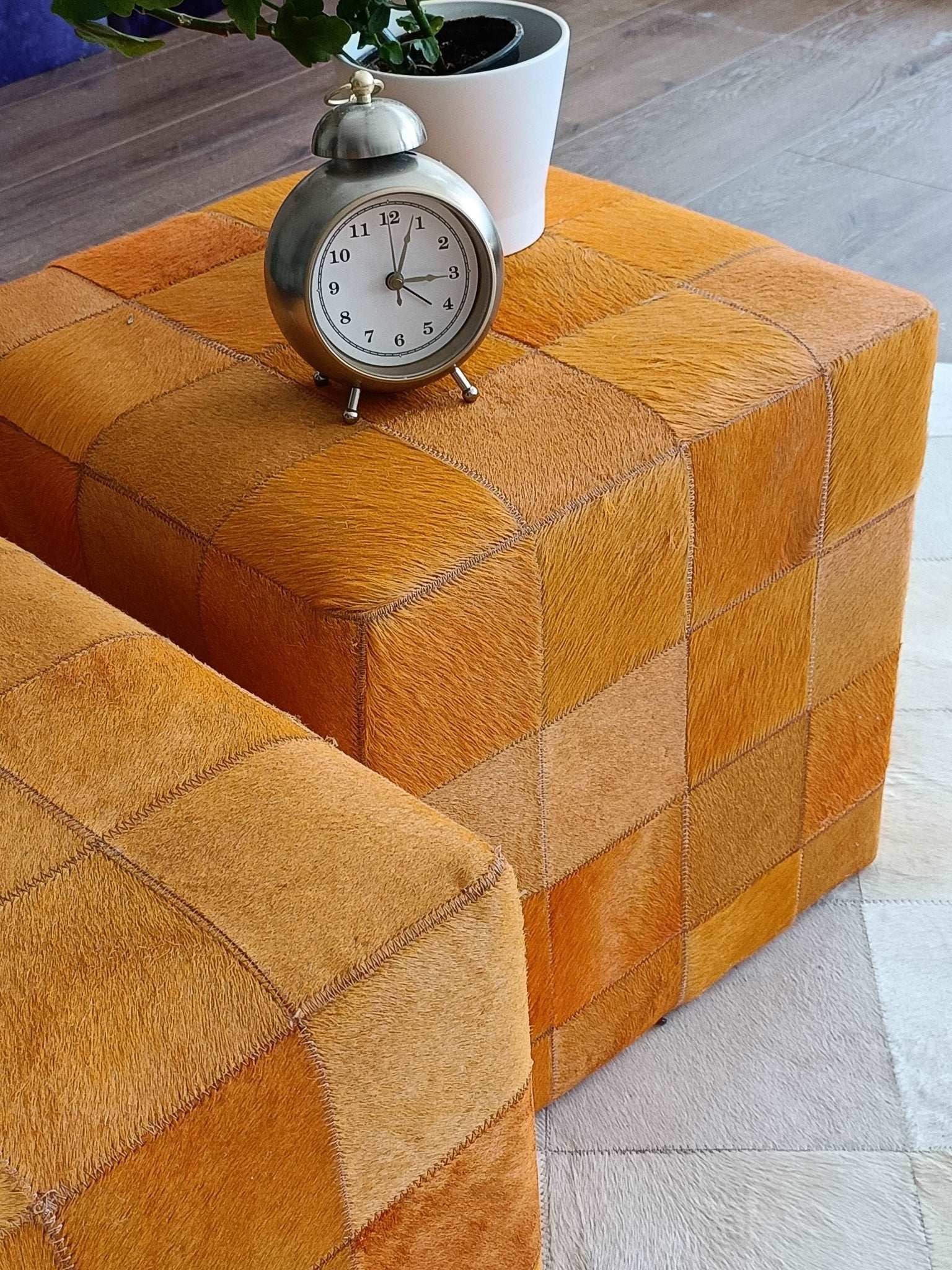 Luxury handmade genuine leather ottoman by Kaymanta by Kaymanta, elaboración orgánica.